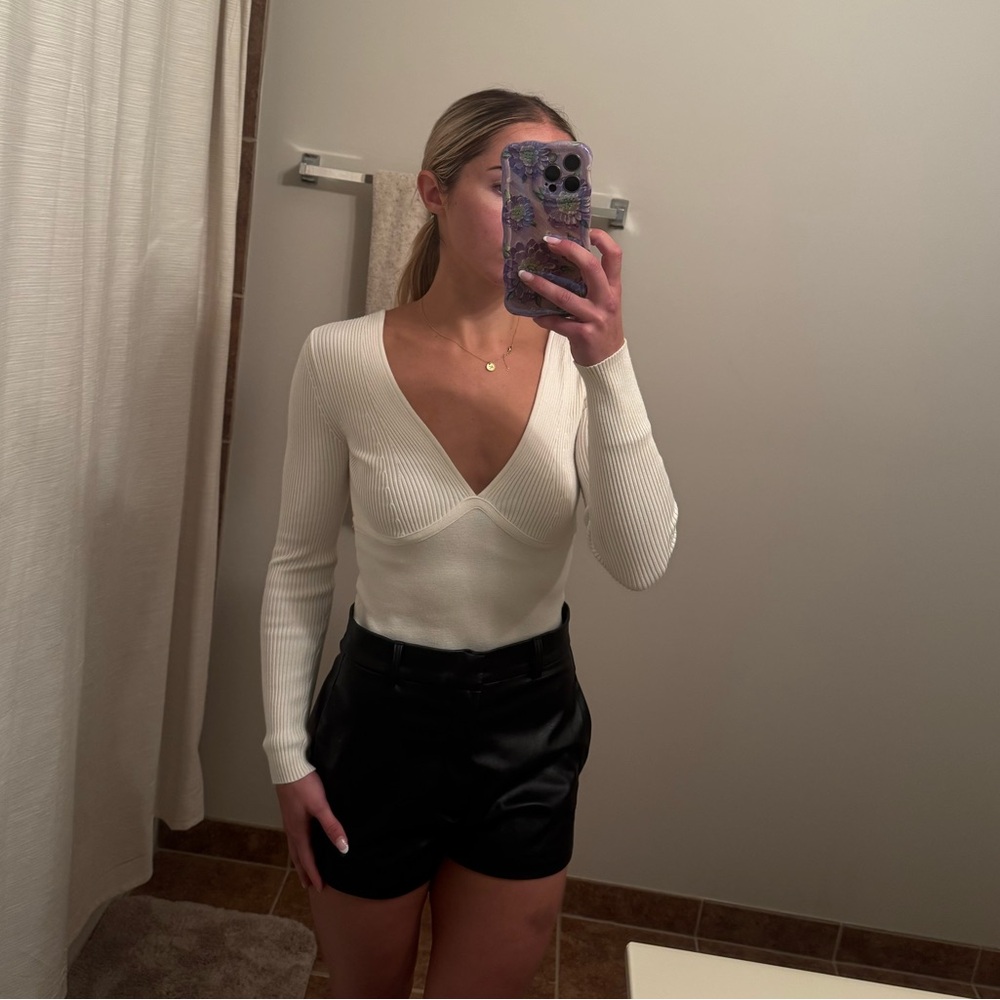 Abercrombie White V-Neck Ribbed bodysuit